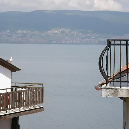 Emona نيسيبار